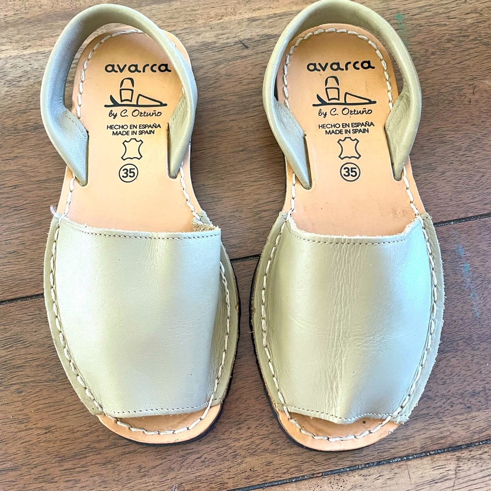 Avarca slip on leather sandals